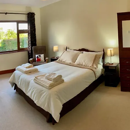 Lily's - 3 Bedroom Country With Large Garden *