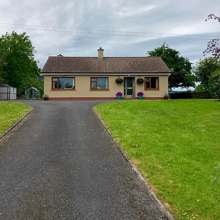 Lily's - 3 Bedroom Country With Large Garden *