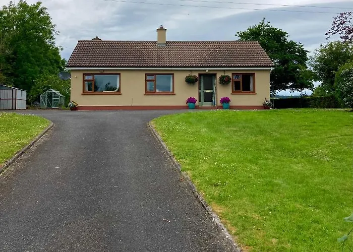 Lily's - 3 Bedroom Country With Large Garden *