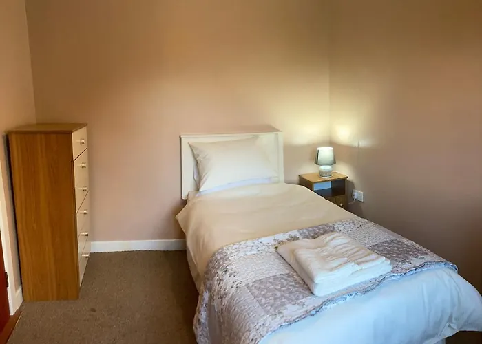 Lily's - 3 Bedroom Country With Large Garden Holiday home *