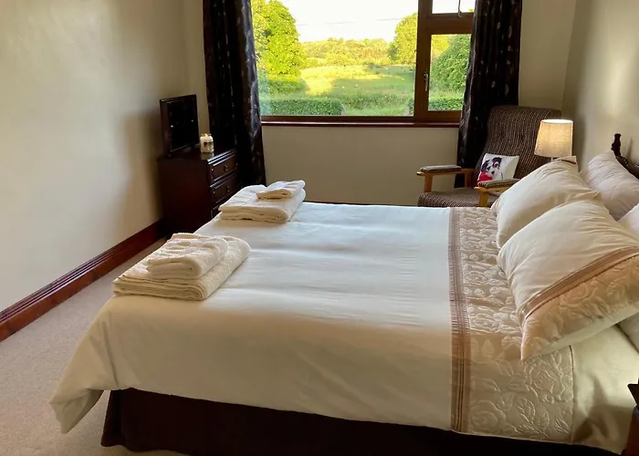 Holiday home Lily's - 3 Bedroom Country With Large Garden *